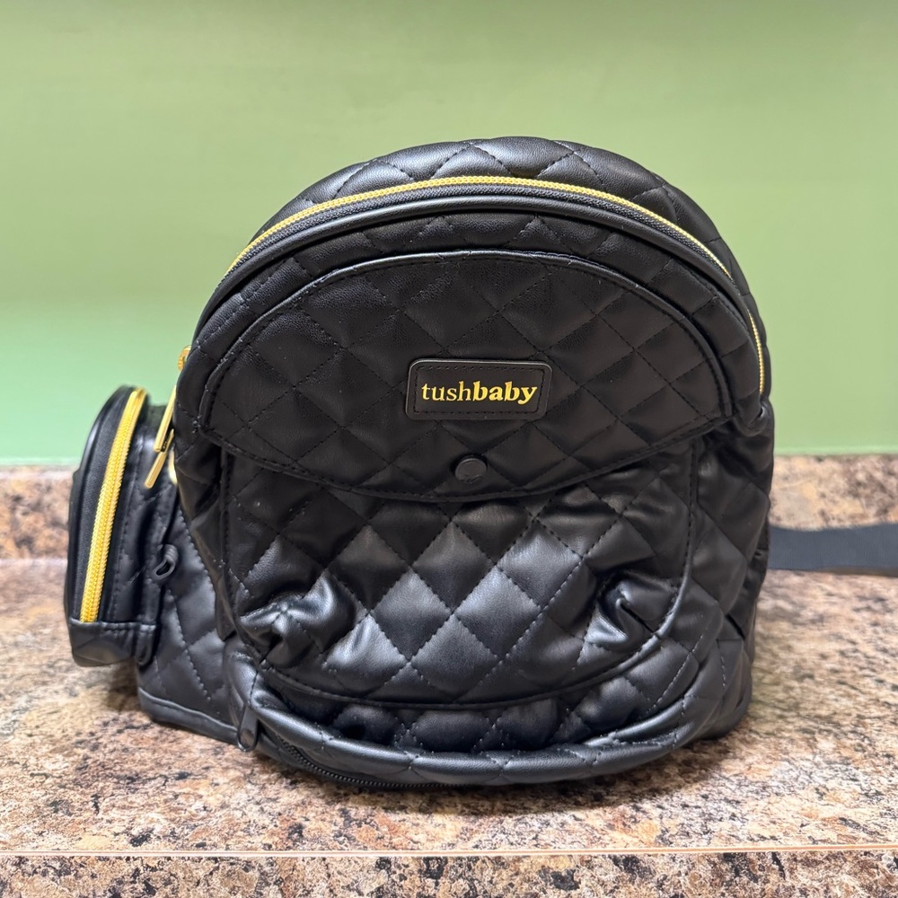 Tushbaby Hip Carrier Color: Vegan Leather Black used once